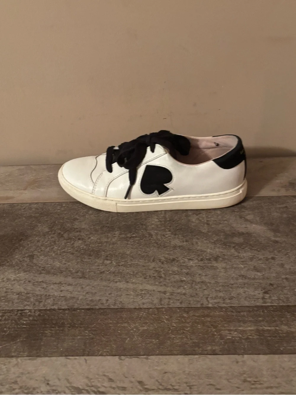 KATE SPADE FEZ WHITE LEATHER LOW TOP SNEAKER SIZE 8